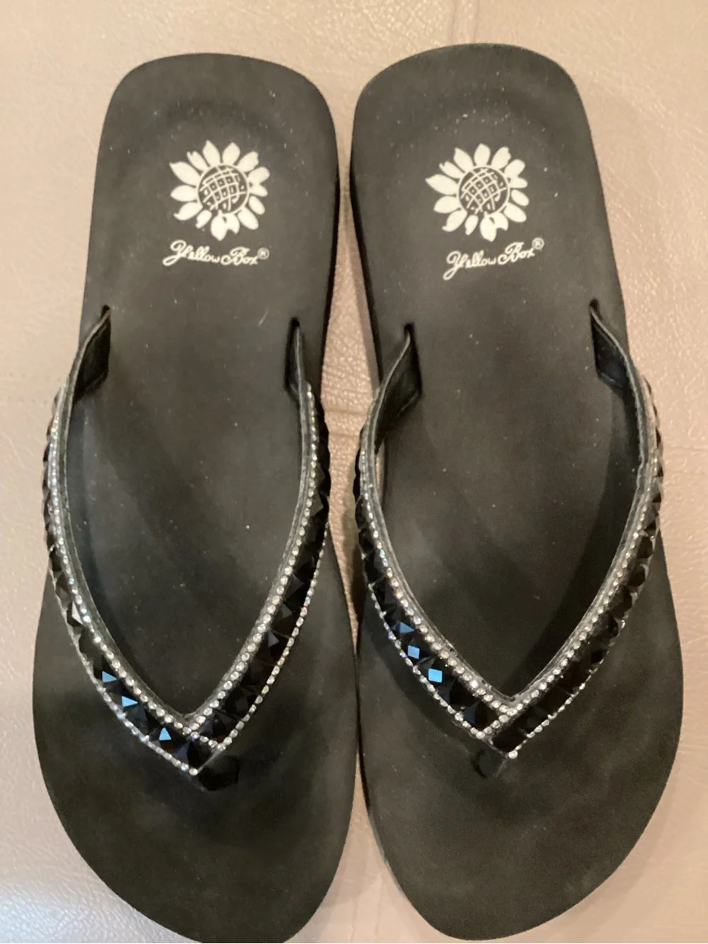 Yellow Box Black Beaded Thong Sandals Size 8.5 - Picture 2 of 6